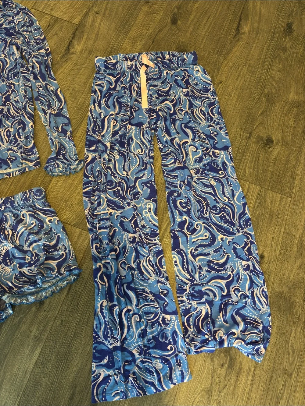 Women’s Lilly Pulitzer Pajama Set - Long Sleeve Top, Shorts & Pants - Picture 7 of 8